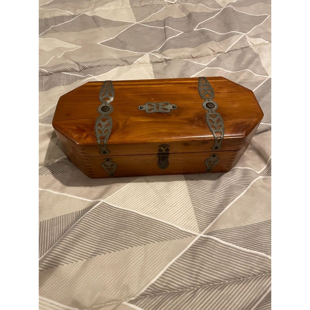 Antique Early 1900s McGraw Box Co Cedar Jewelry Box Mirror Metal Straps Dovetail